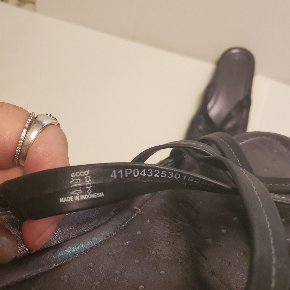 Black Leather Ecco Slides / Sandals, Sz 41 - Picture 7 of 8